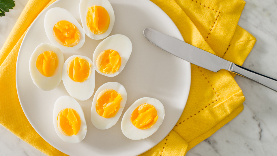 Cracking misconceptions: eggs, cholesterol and you | eggfarmers.ca